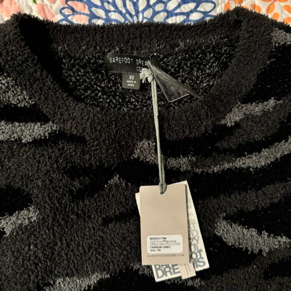 NWT xs barefoot dreams camo top - Picture 2 of 3